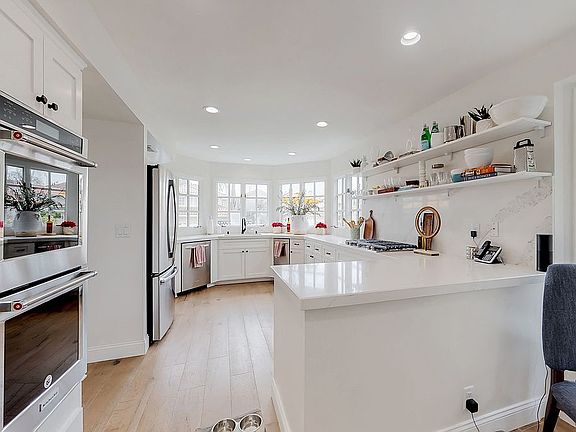 5th image of 4586 Rayburn St