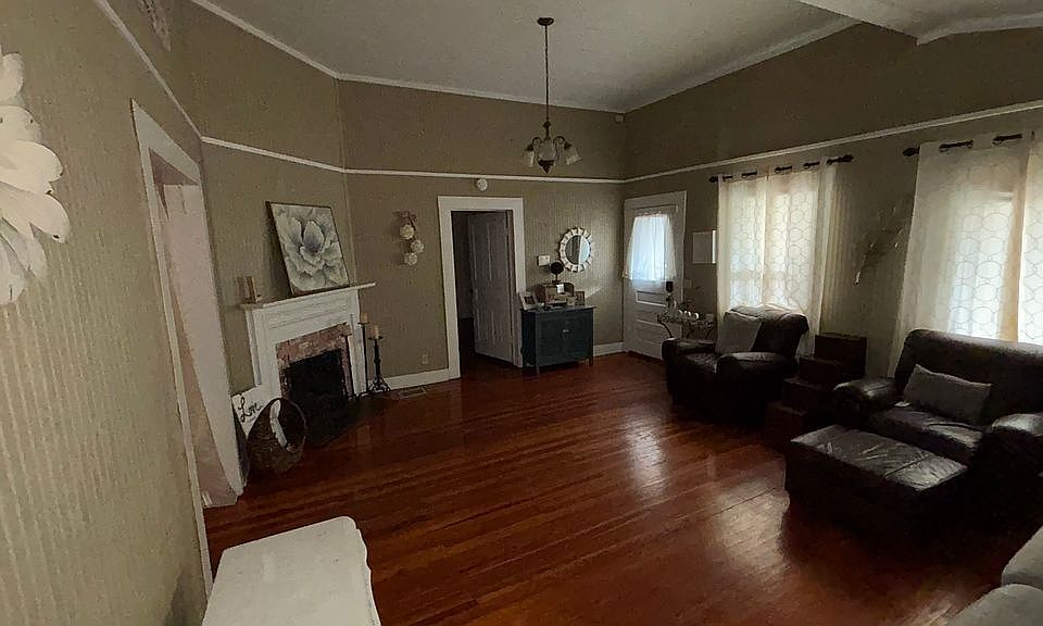 1st image of 16640 Spring St