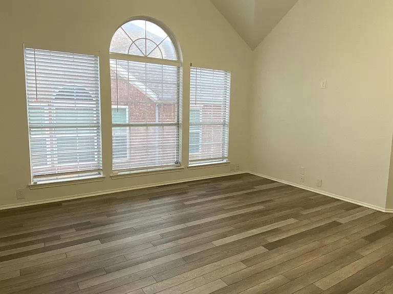 Master Bedroom 01