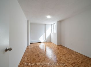 5 Glamorgan Ave #914, Toronto, ON M1P 4P1