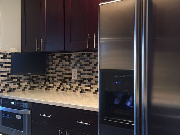 4th image of 2534 Crescent St APT 6P