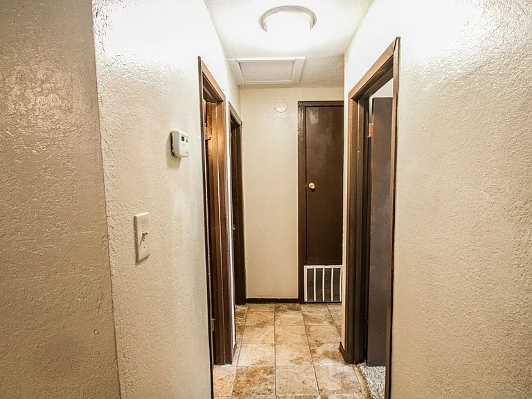 511 Jamaica Dr — Photo 16