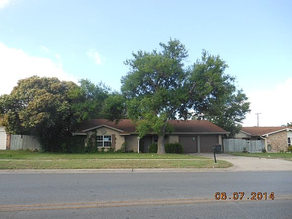 2nd image of 902 E Jasper Dr