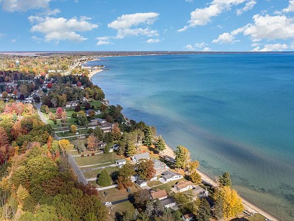 4th image of 1115 S Bay Dr