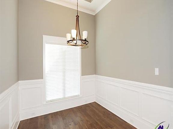 5th image of 102 Woodwinds Ct