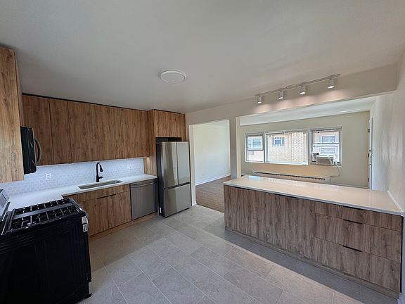 5th image of 2316 N Harlem Ave #3C