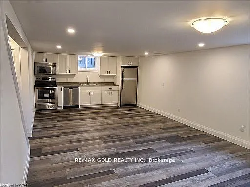 Building Photo - 75 Pepperwood Cres #LOWER LEVEL