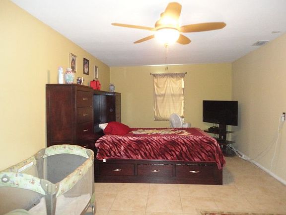 5th image of 714 E Schunior St