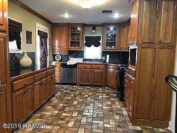 2nd image of 713 E Hutchinson Ave