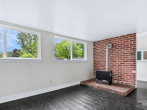 3rd image of 2613 N Woody Dr