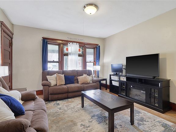 4th image of 422 Elliott St