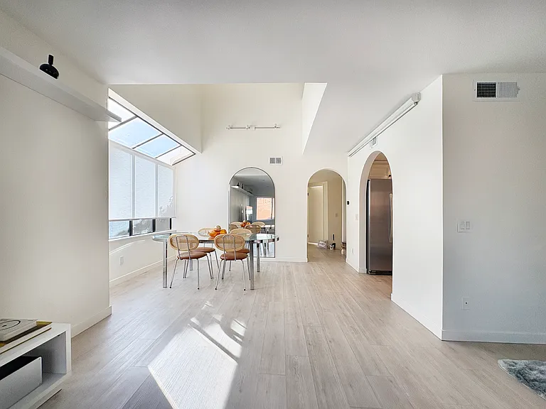 680 E Workman St — Photo 5