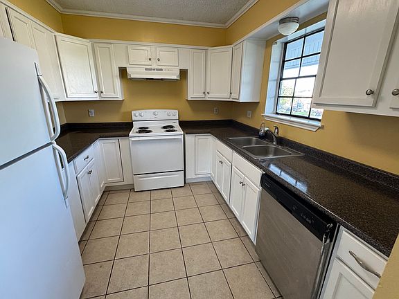 4th image of 116 Vieux Orleans Cir APT C