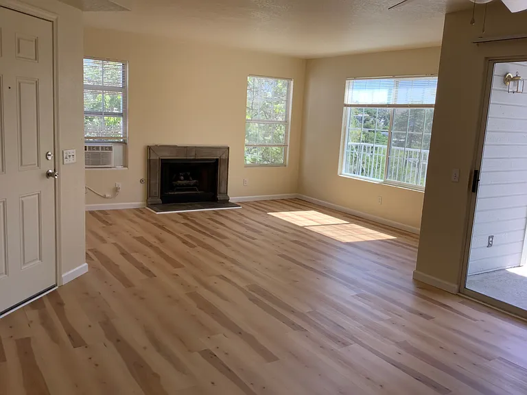 604 N Bagby Dr #B — Photo 7