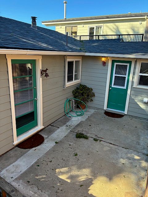 Enclosed patio. Door to left into dining room. Door on right into indoor laundry hookups.