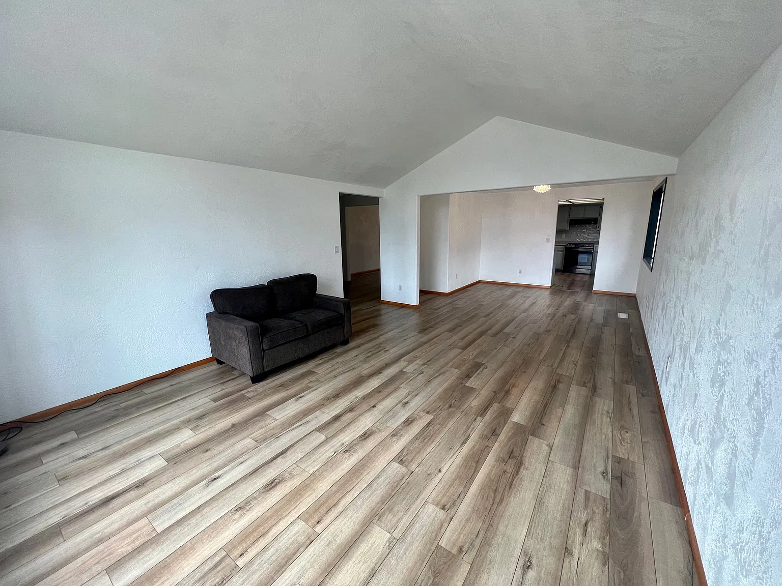 469, ID #, 877 Westrop Drive - 1 — Photo 2
