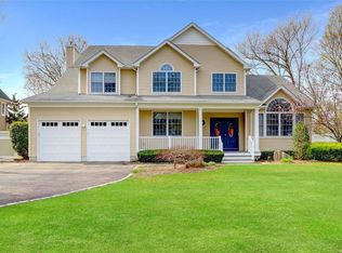 8 Altamore St, Melville, NY 11747
