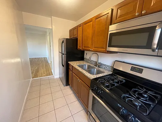 Rented by A&E Real Estate Management | media 10