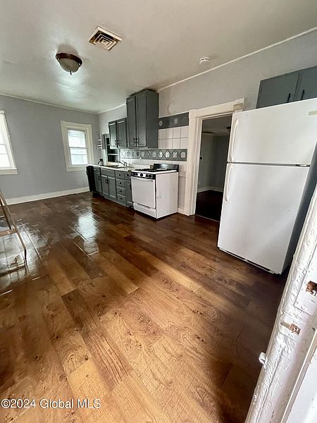 2nd image of 215 Front Street