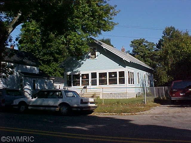 1st image of 393 Emmett St E