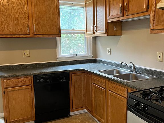 4th image of 1551 Mars Ave