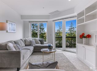 18707 SE Newport Way APT 206, Issaquah, WA