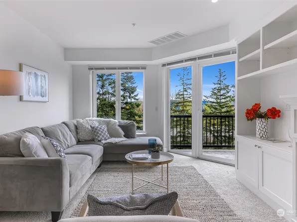 18707 SE Newport Way #206, Issaquah, WA 98027
