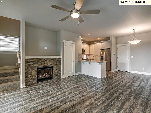 3rd image of 866 SE Bacarra St