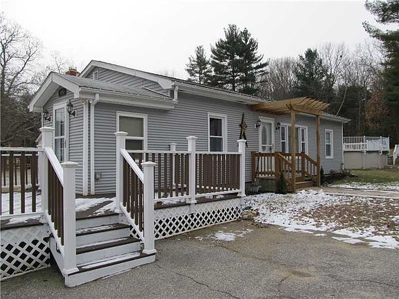 4th image of 495 Central St