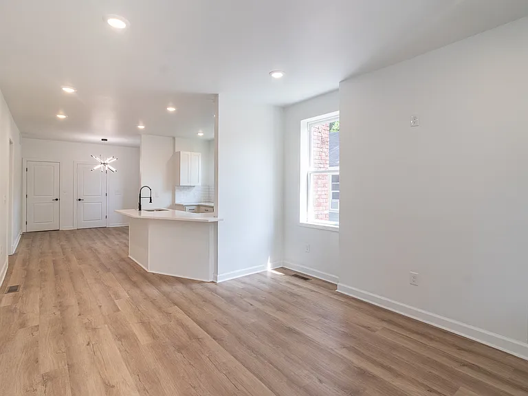 2328 Saint James Ave #1 — Photo 2
