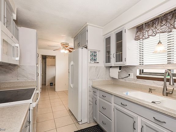 4th image of 2731 W 38th St