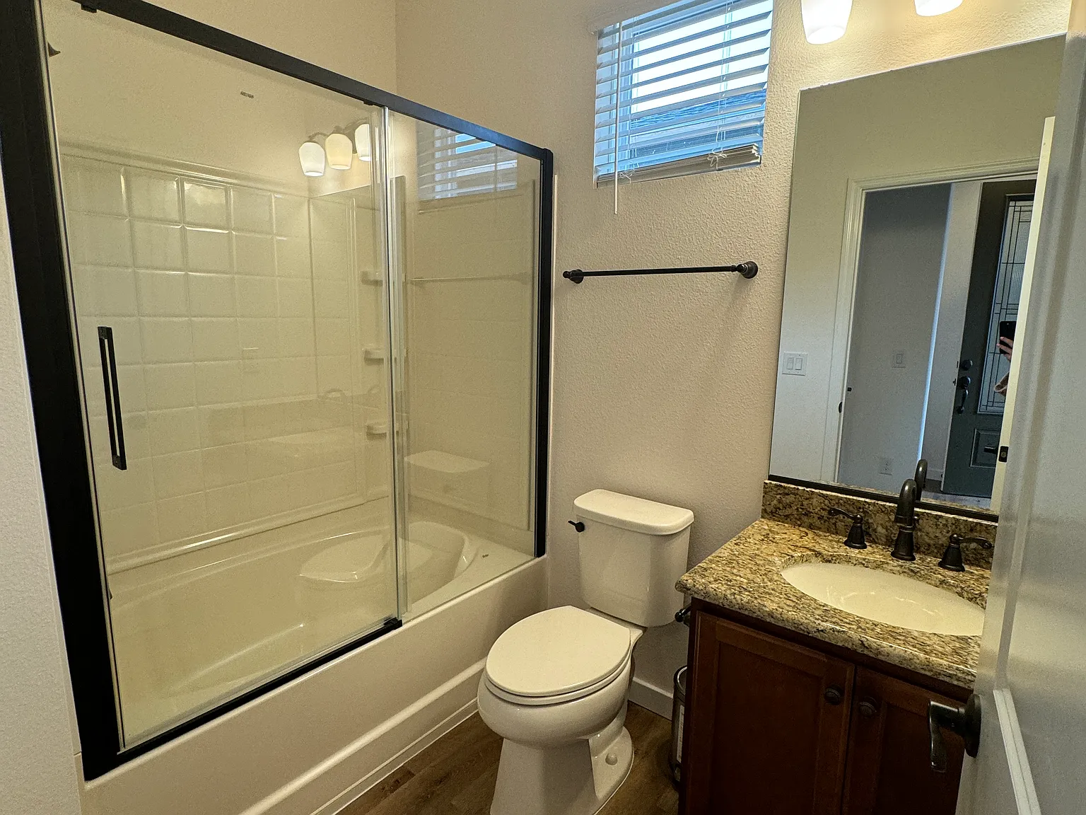 2 bed, 1600 sqft, $4,200 — Photo 3