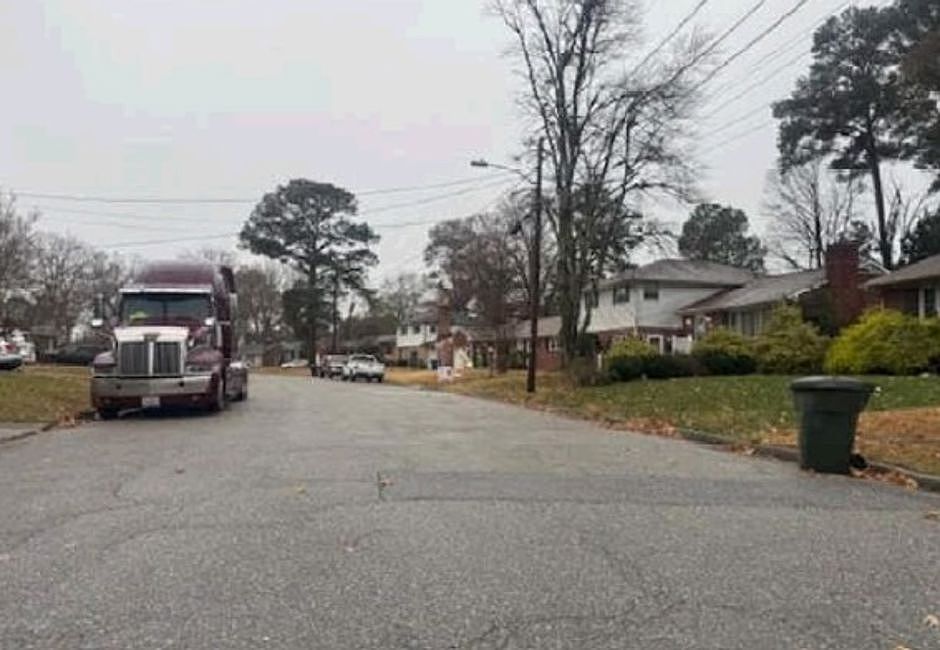 Exterior Neighborhood (street photo)