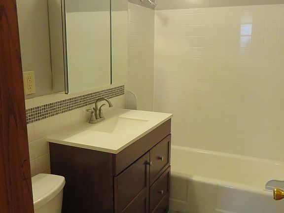 5th image of 1823 Ulysses St NE #9