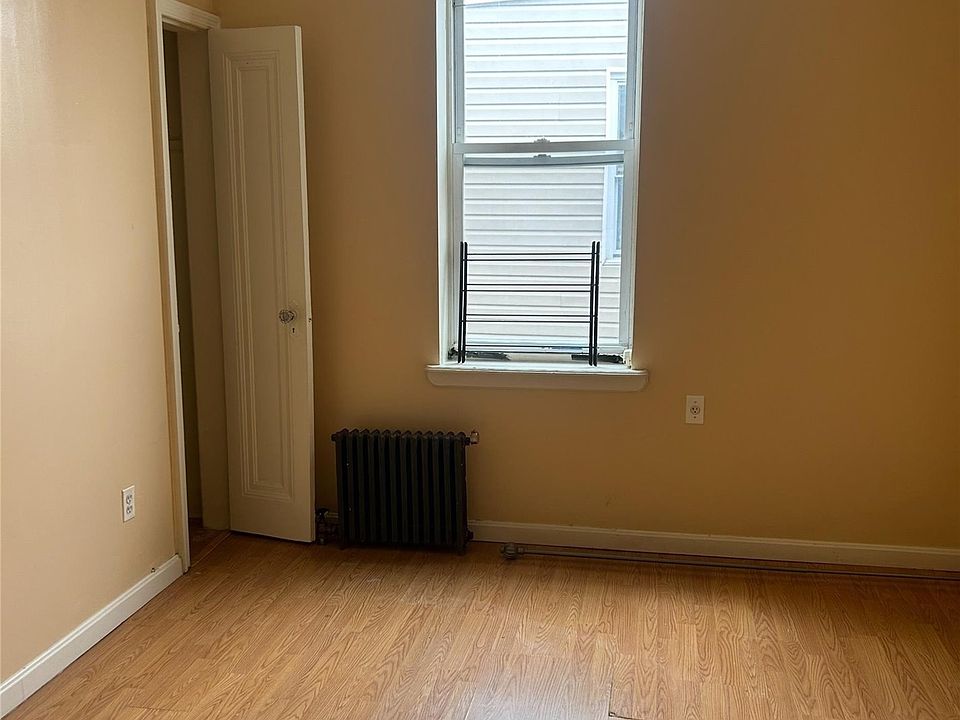 2nd image of 439 Linwood St #2
