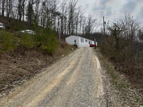 239 Howards Creek Rd, Sandy Hook, KY 41171