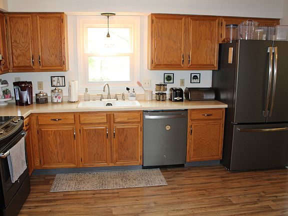 5th image of 25 Village Walk Ct