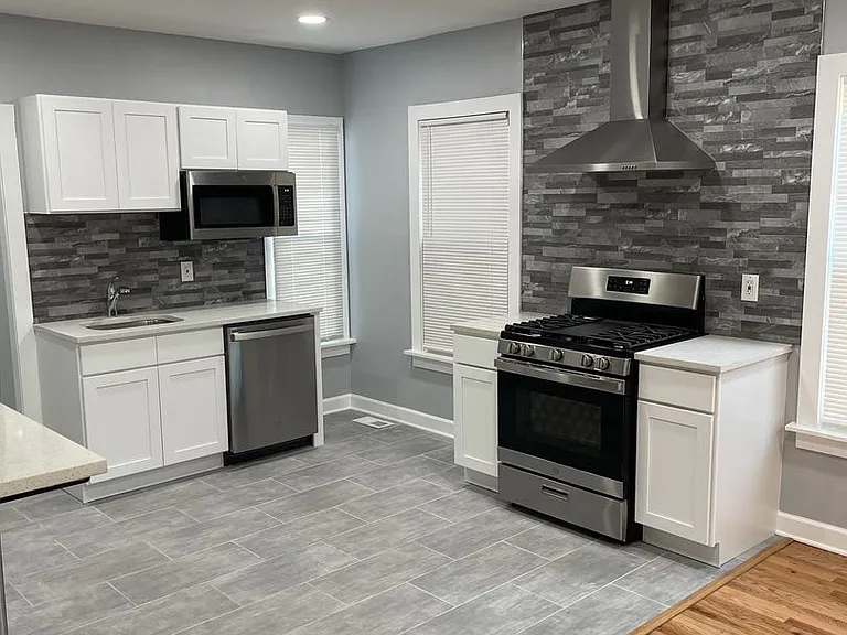 402 Poplar — Photo 14