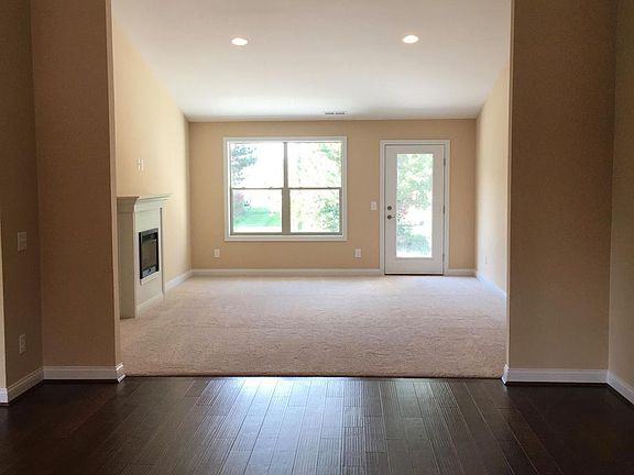 2nd image of 805 Carriage Ln