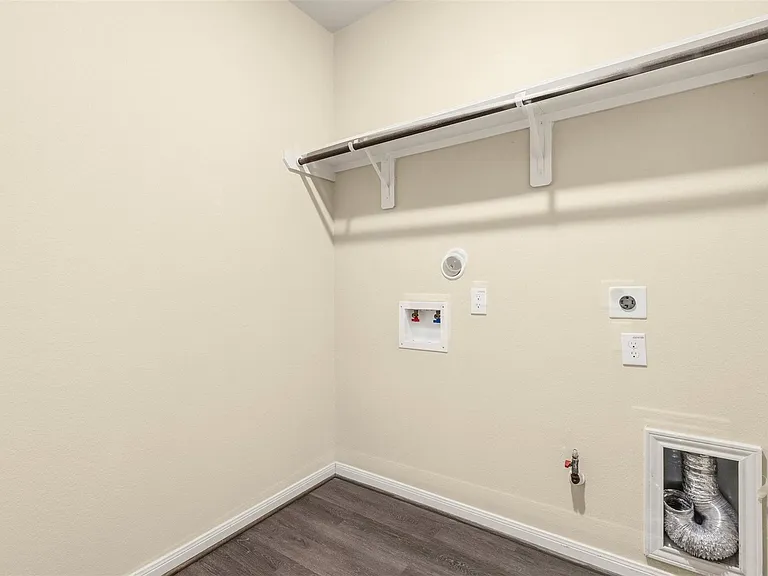 6131 Carpenters Cove Ln — Photo 29