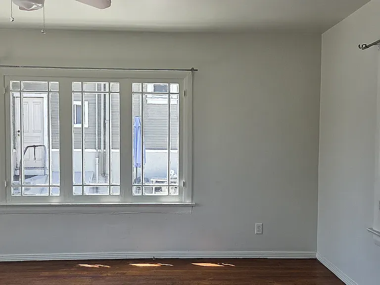 1497 W 27th St #1/2 — Photo 10