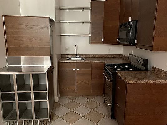 4th image of 103 W 69th St APT 3D