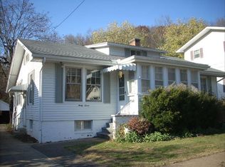 2137 N 21st St, Nitro, WV 25143