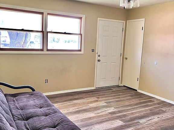 2nd image of 404 E Avenue A