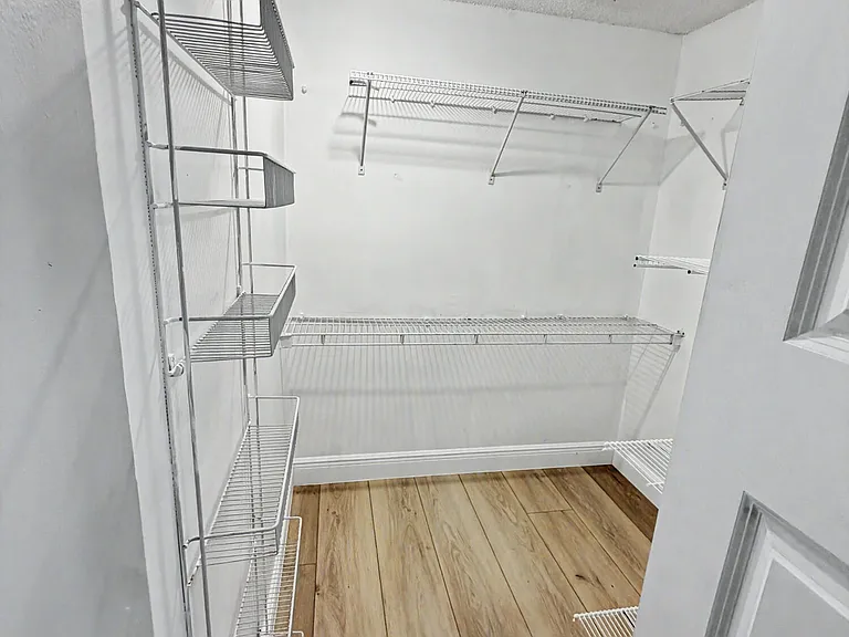 330 Palmwood Pl #210 — Photo 14