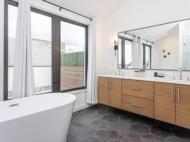 618 N Rampart St #201 — Photo 13