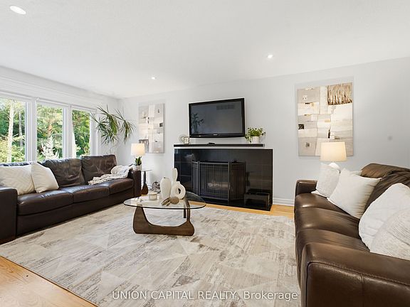 5th image of 22 Cynthia Cres