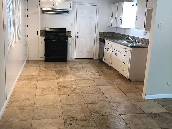 3rd image of 2827 Manor Dr #A