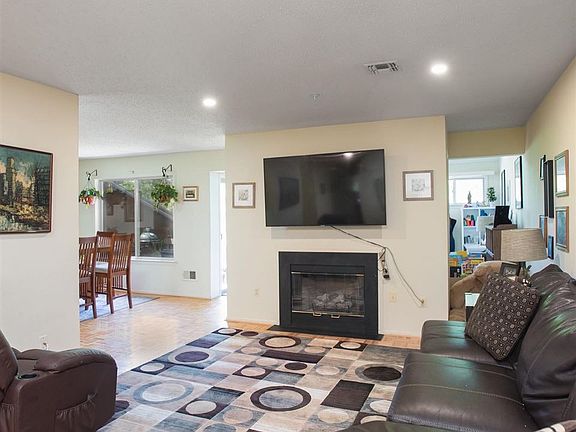3rd image of 24 McChesney Ct