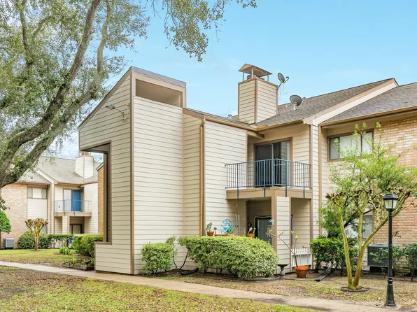 7128 N Holiday Dr, Galveston, TX 77550